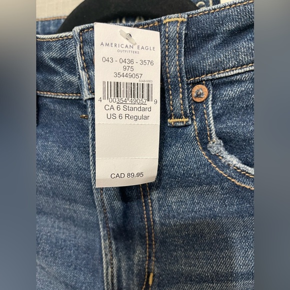 American Eagle Women’s ripped jeans 👖 - Picture 3 of 5